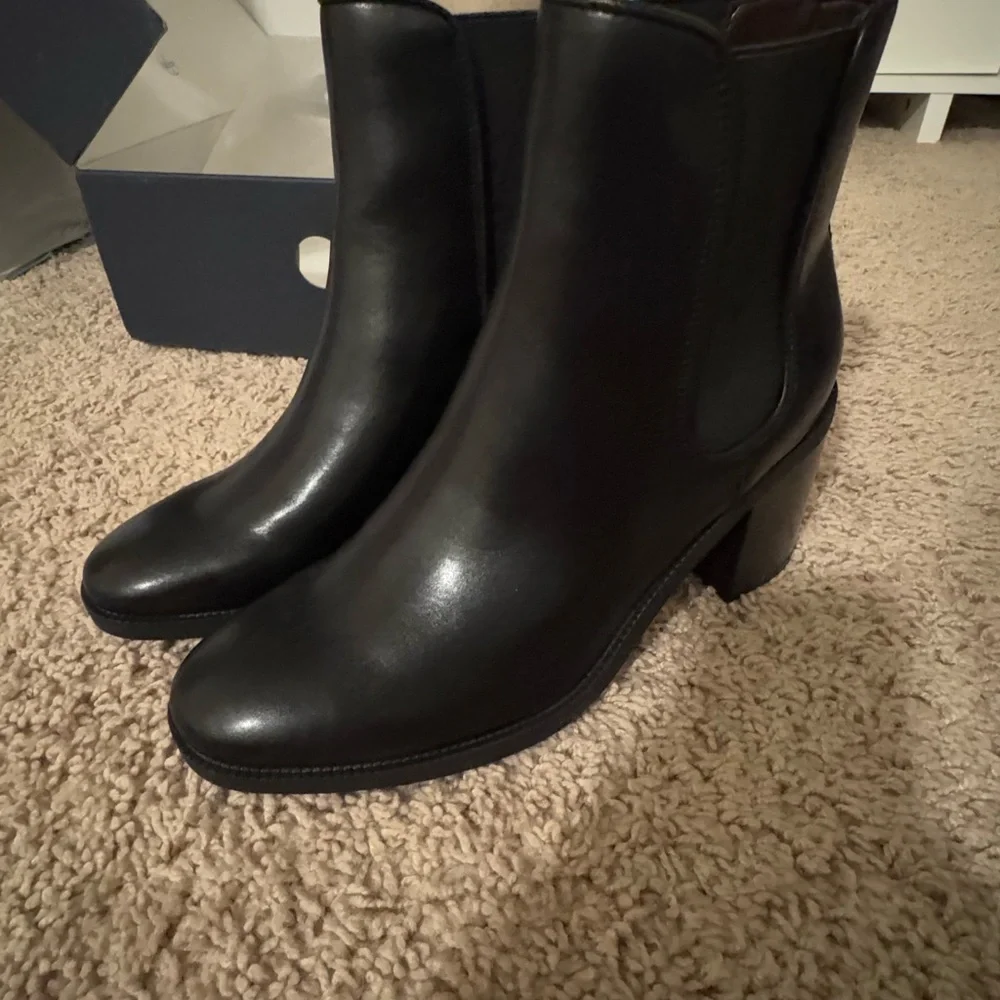 Tommy Hilfiger Womens Chelsea Boots women’s size 8